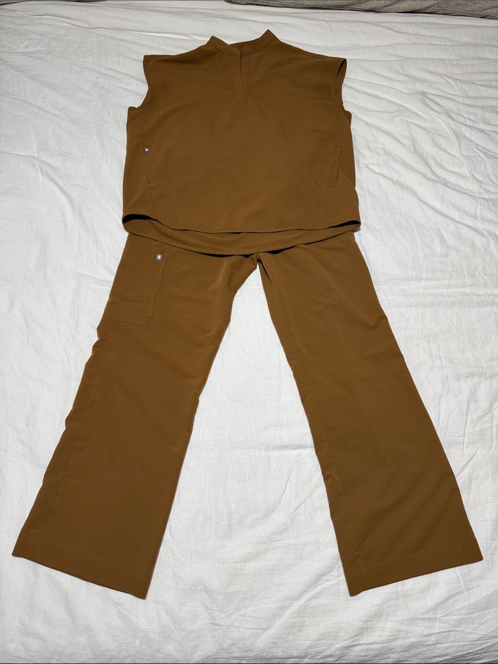 Figs Earth Scrub Set, Isabel High Waisted Wide Leg Pants LT, Rafaela Scrub Top L